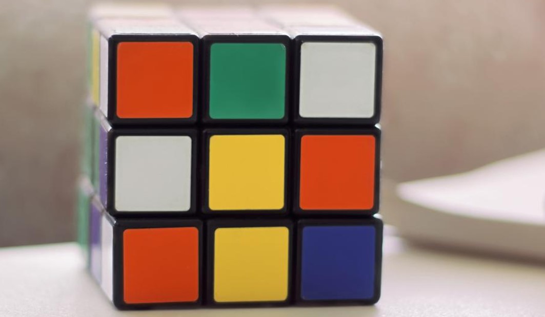 Langkah-Langkah-Menyelesaikan-Rubik-untuk-Pemula